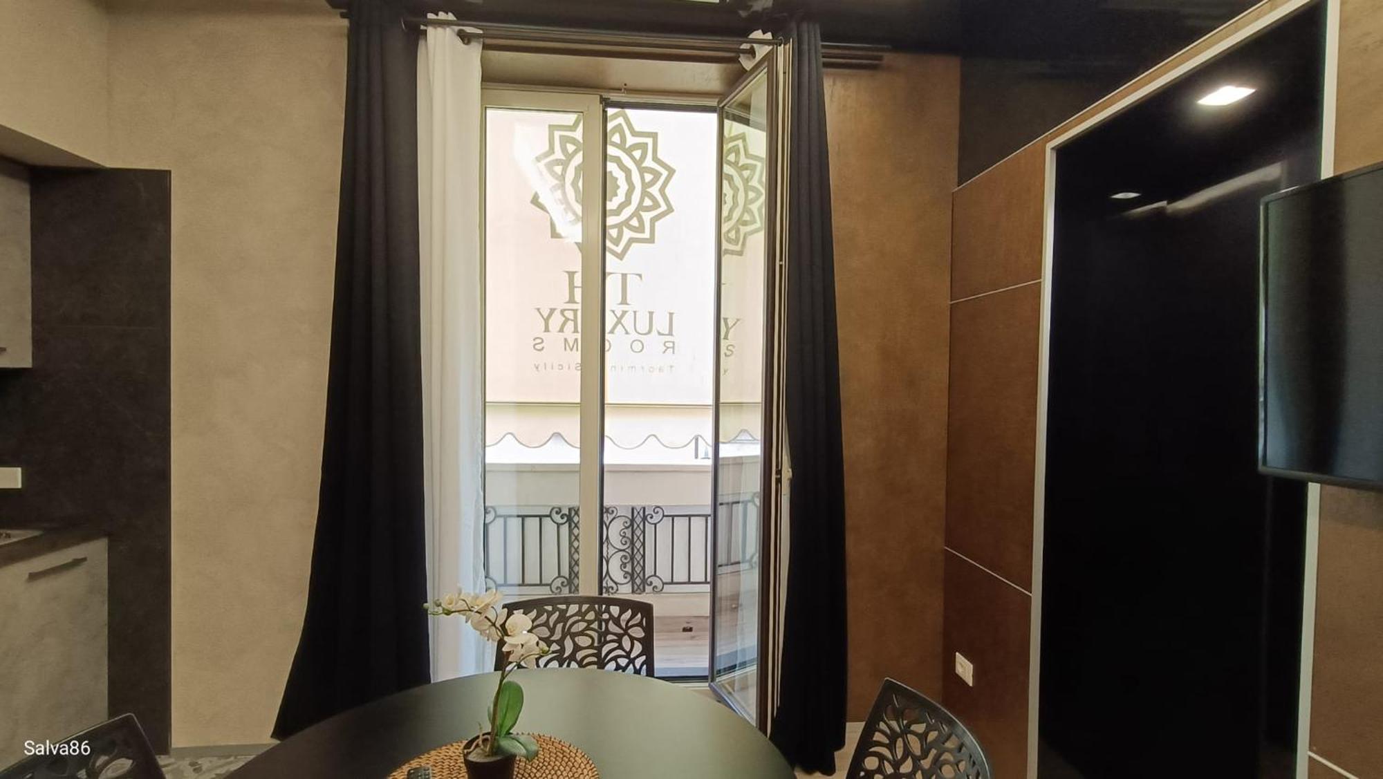 Th Luxury Rooms & Apartment Giardini Naxos Eksteriør bilde